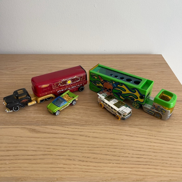 Hot Wheels Team truck trailer with car bundle set of 2 - Picture 1 of 5